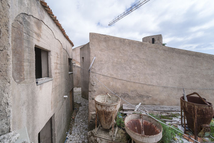 Image No.38-18 Bed House for sale