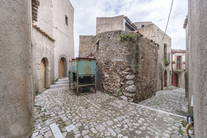 Image No.43-18 Bed House for sale