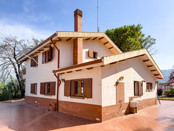 Image No.2-4 Bed Villa for sale