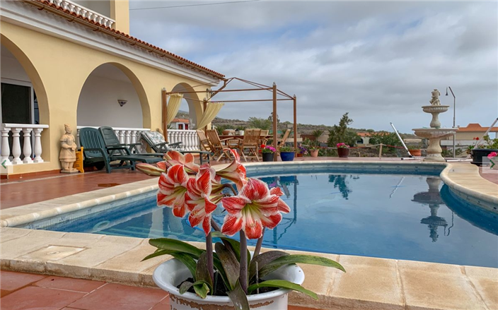 Image No.1-3 Bed Villa for sale