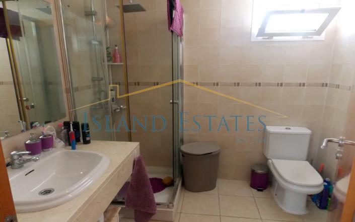 Image No.17-4 Bed Townhouse for sale