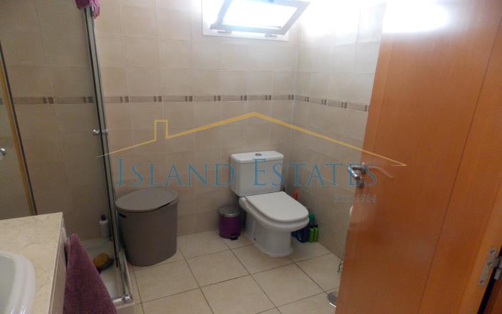 Image No.18-4 Bed Townhouse for sale