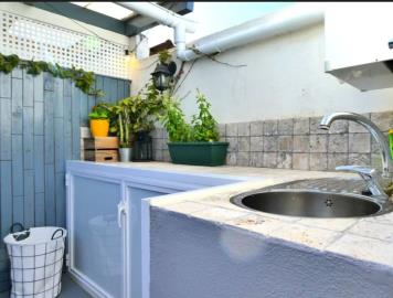 Outside-dining