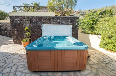 Hot-tub