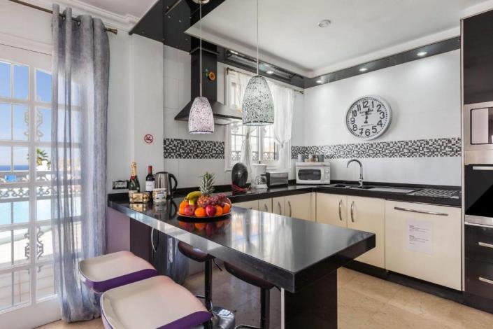 Image No.9-Villa / Détaché de 10 chambres à vendre à Adeje