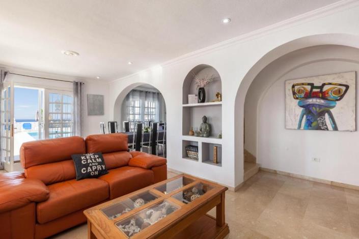 Image No.5-Villa / Détaché de 10 chambres à vendre à Adeje