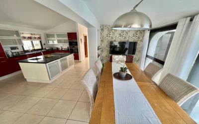 Inside-Dining