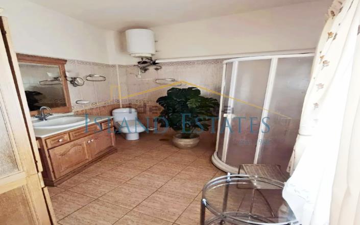 Image No.21-5 Bed Townhouse for sale