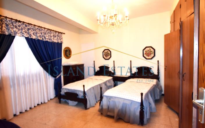 Image No.19-5 Bed Townhouse for sale