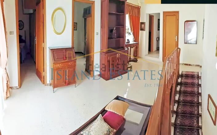 Image No.8-5 Bed Townhouse for sale