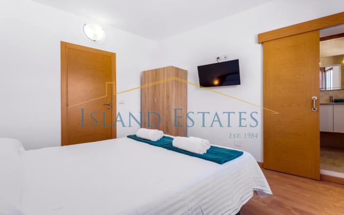 Image No.15-12 Bed Townhouse for sale