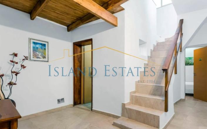 Image No.8-12 Bed Townhouse for sale