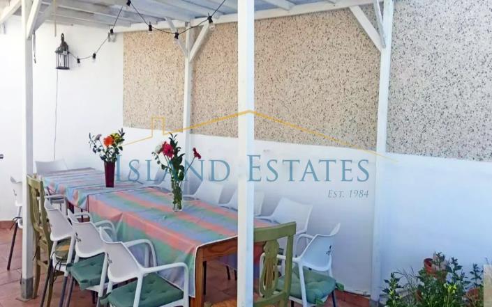 Image No.18-12 Bed Townhouse for sale