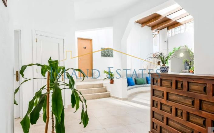 Image No.4-12 Bed Townhouse for sale