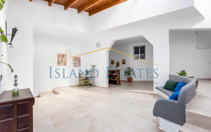 Image No.7-12 Bed Townhouse for sale