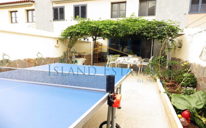 Image No.18-4 Bed Townhouse for sale