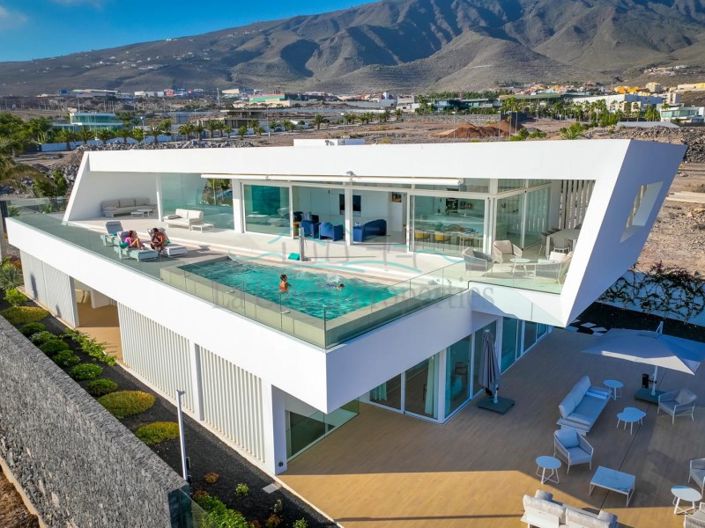 Image No.1-5 Bed Villa for sale