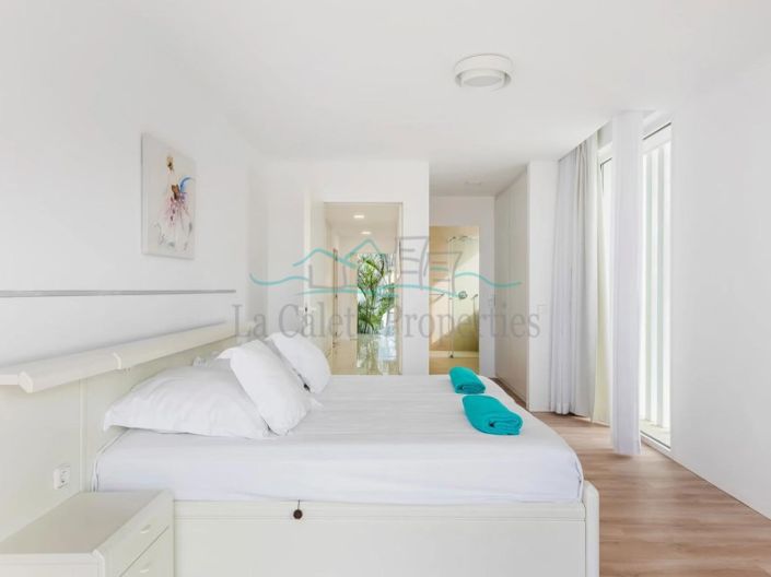 Image No.10-5 Bed Villa for sale