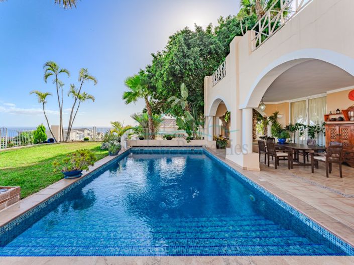 Image No.1-5 Bed Villa for sale
