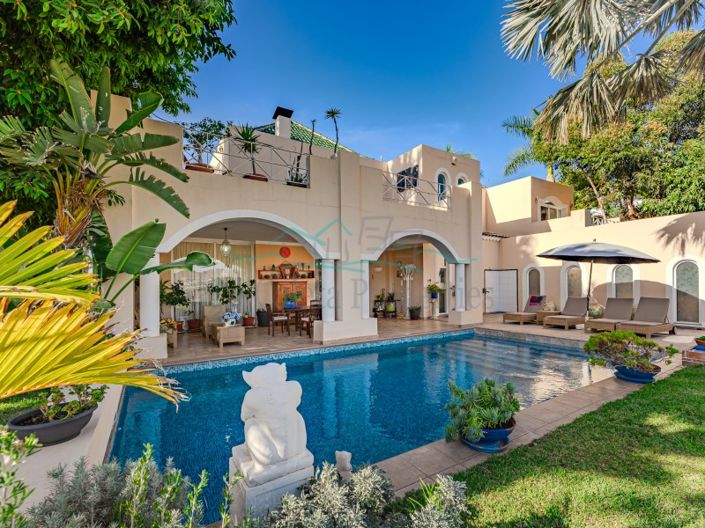 Image No.2-Villa de 5 chambres à vendre à Adeje