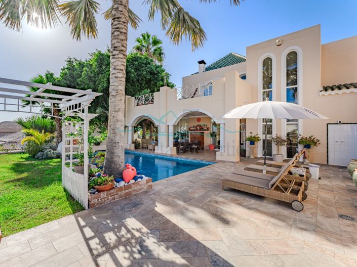 Image No.3-Villa de 5 chambres à vendre à Adeje