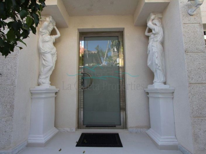 Image No.7-6 Bed Villa for sale