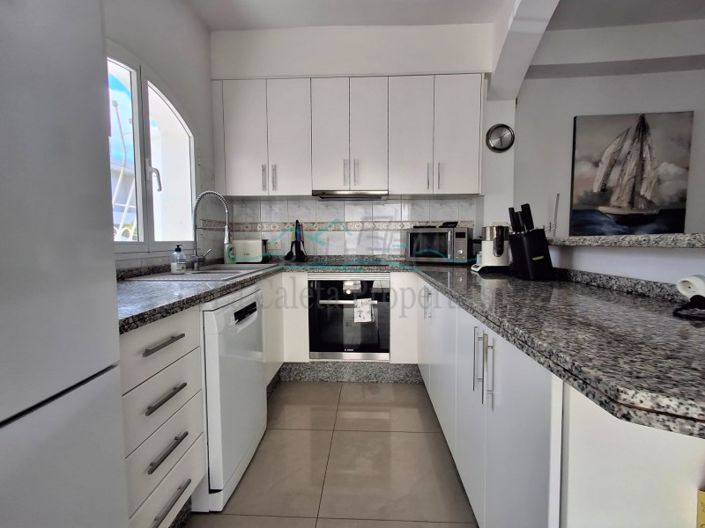 Image No.17-4 Bed House for sale