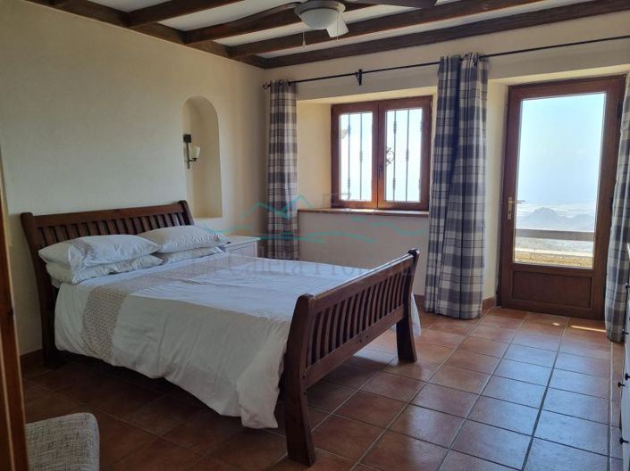 Image No.16-4 Bed Farmhouse for sale