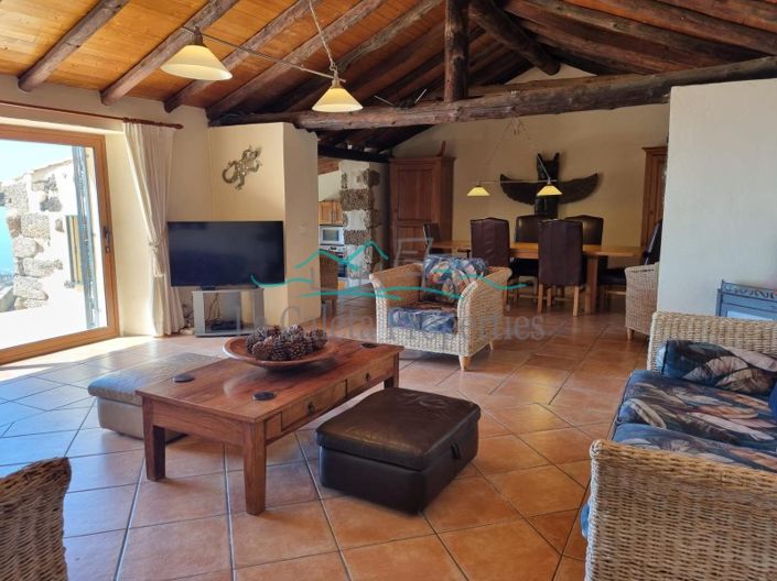 Image No.10-4 Bed Farmhouse for sale