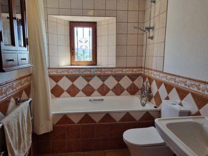 Image No.18-4 Bed Farmhouse for sale