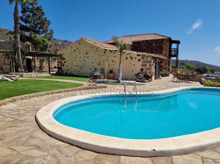 Image No.4-4 Bed Farmhouse for sale