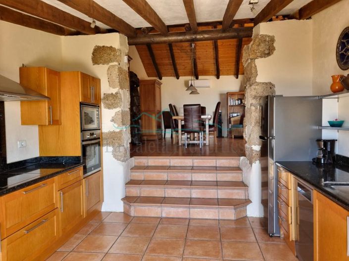 Image No.11-4 Bed Farmhouse for sale