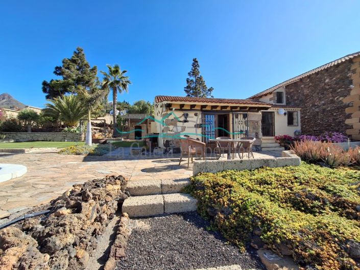 Image No.7-4 Bed Farmhouse for sale