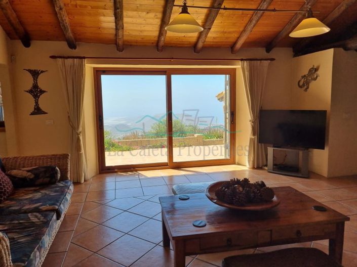 Image No.15-4 Bed Farmhouse for sale