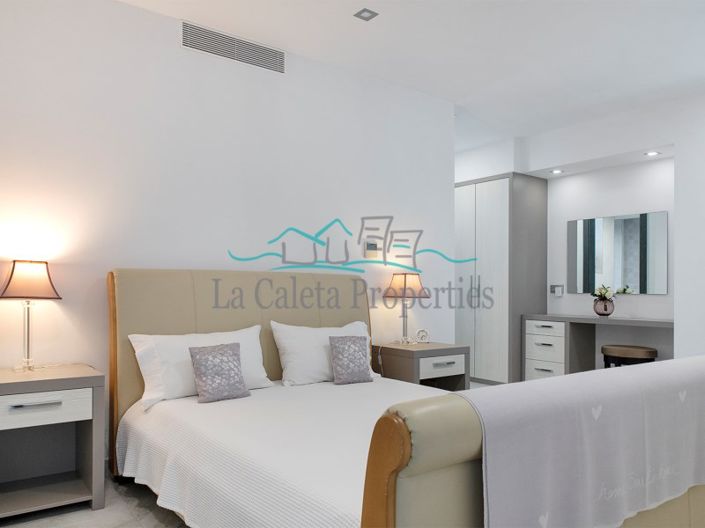 Image No.12-6 Bed Villa for sale