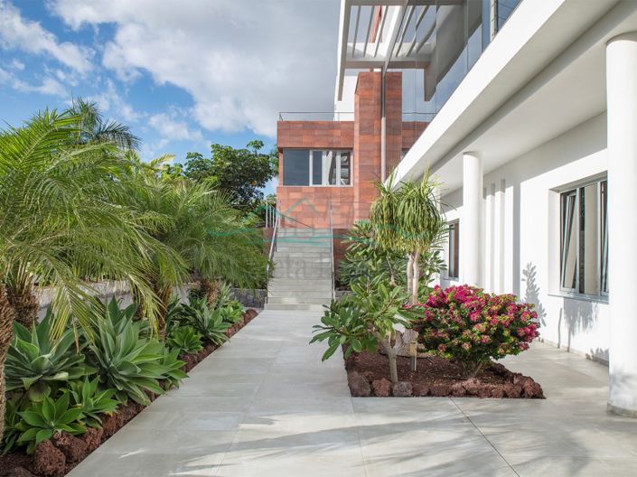 Image No.2-6 Bed Villa for sale