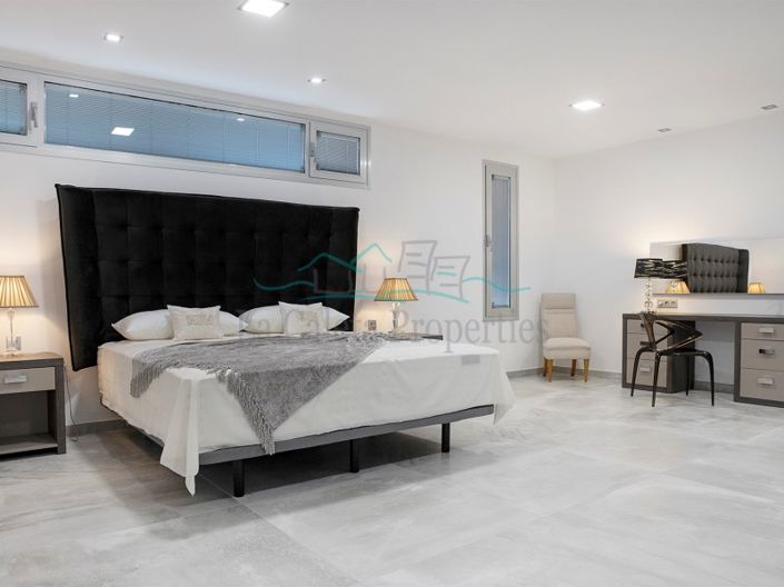 Image No.4-6 Bed Villa for sale