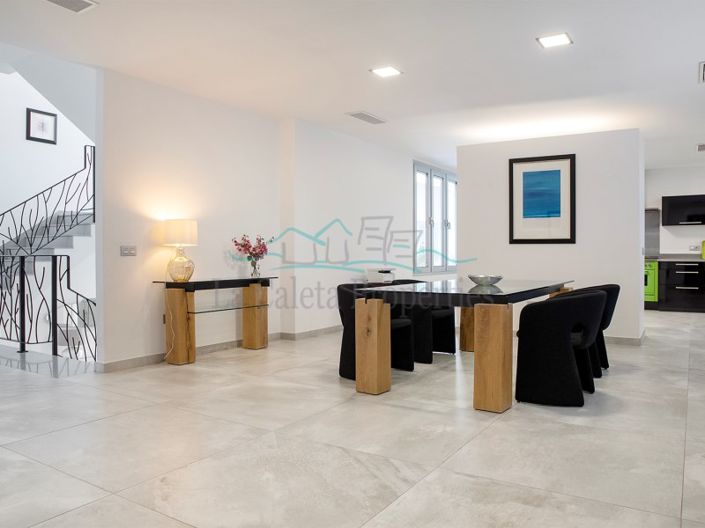 Image No.9-6 Bed Villa for sale