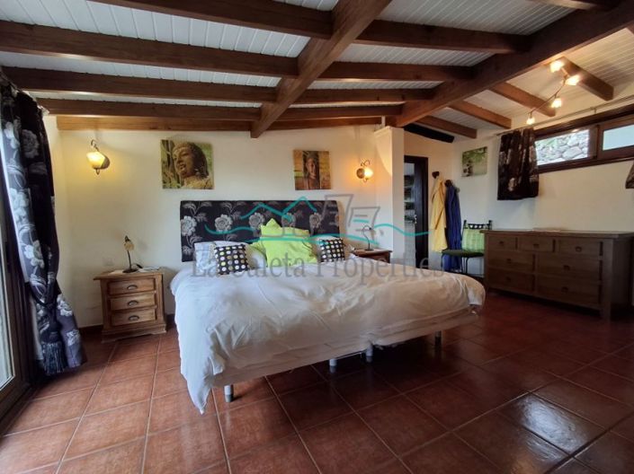 Image No.16-5 Bed Farmhouse for sale