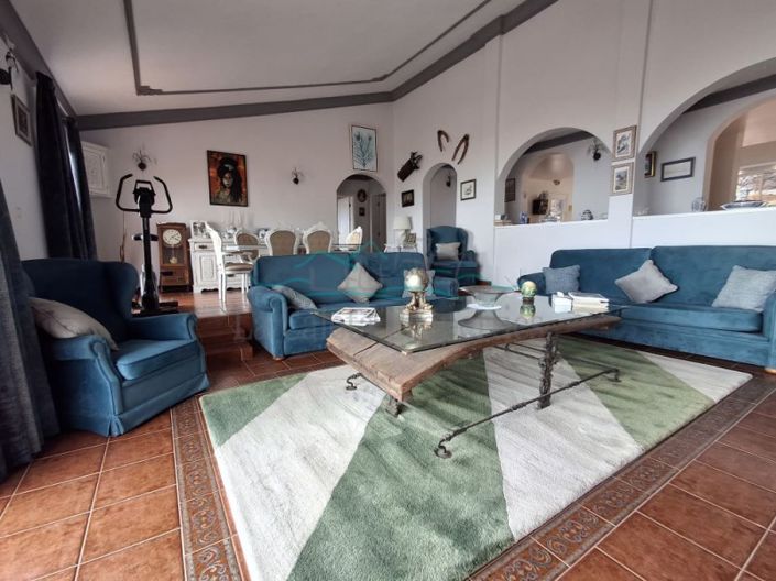 Image No.1-5 Bed Farmhouse for sale