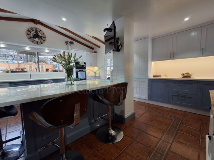 Image No.8-5 Bed Farmhouse for sale