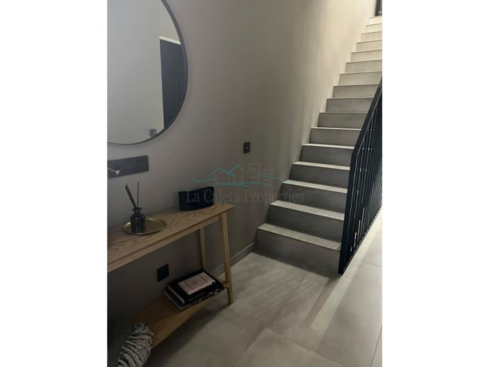 Image No.6-3 Bed House for sale