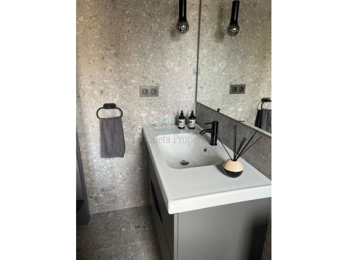 Image No.9-3 Bed House for sale