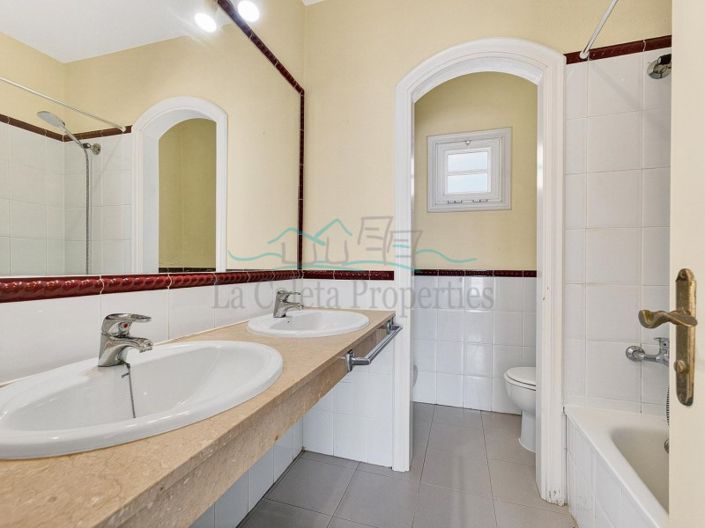 Image No.10-3 Bed House for sale