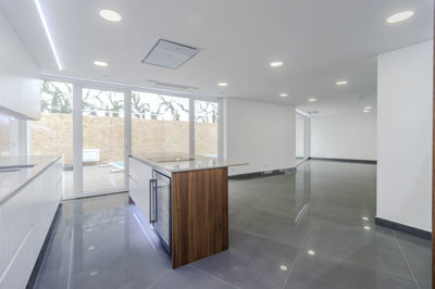 3 KITCHEN.JPG