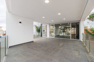 4 BALCONY.JPG