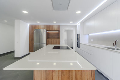 4 KITCHEN.JPG