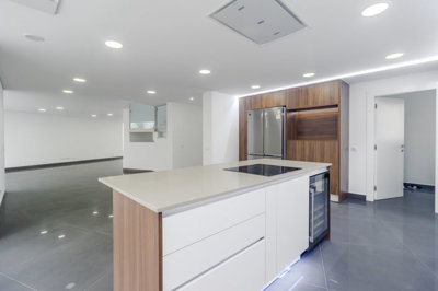 2 KITCHEN.JPG