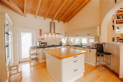 Kitchen window_a (Large).jpg