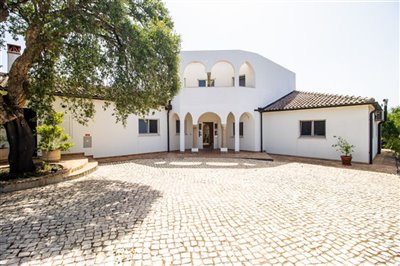 Front door villa (Large).jpg